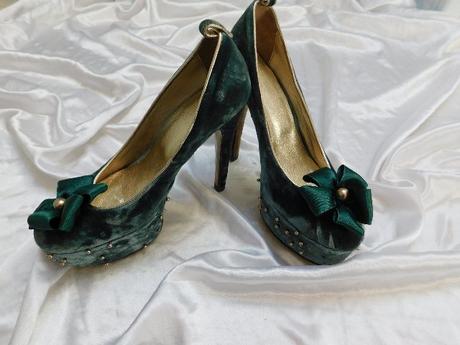 Kvalitne velmi pekne zamatove lodicky, 38