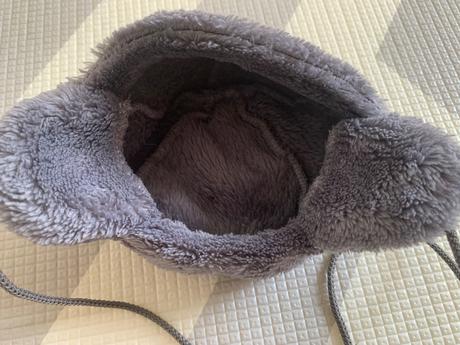 Tmavosivá dojčenská ušianka, <50