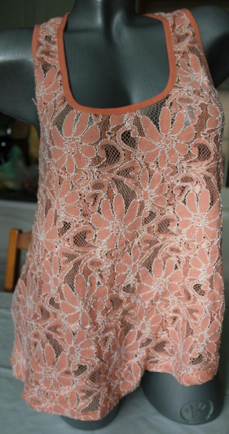 Krajkovana znackova bluzka, l