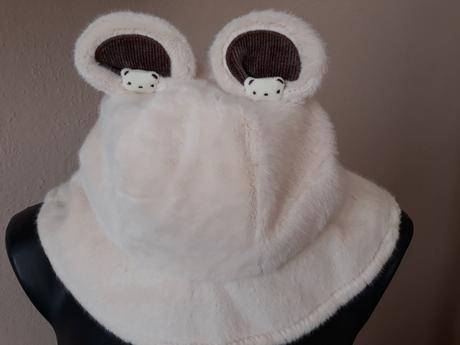 Smotanový klobúčik s uškami, s