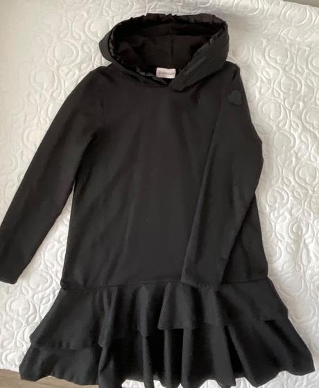 Moncler čierne šaty, 152