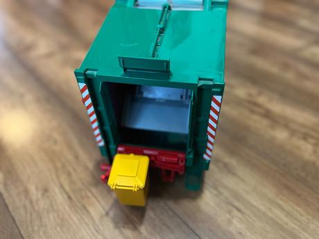 Bruder smetiarske auto, 