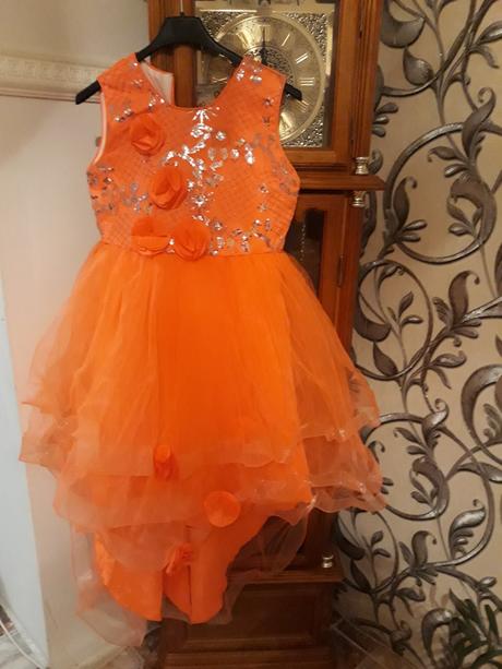 Oranzove saty s aplikacoiu, 140