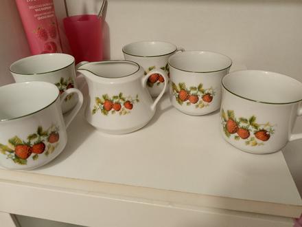 Retro hrnčeky epiag jahoda,