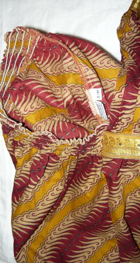 Sexi šaty so zlatou stuhou, s