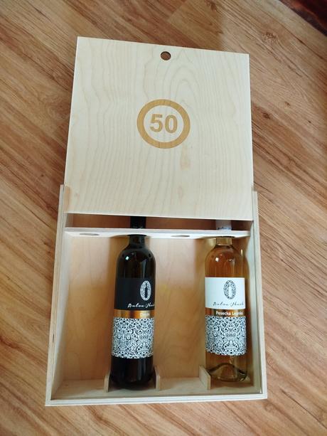 Drevený box na víno k 50 tke, 