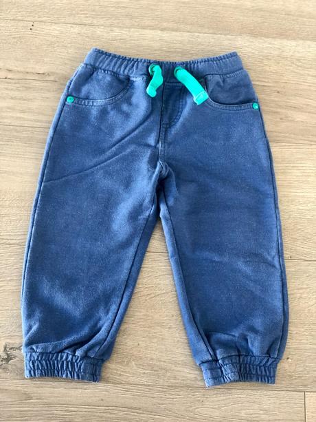 Tepláky 5.10.15, 80