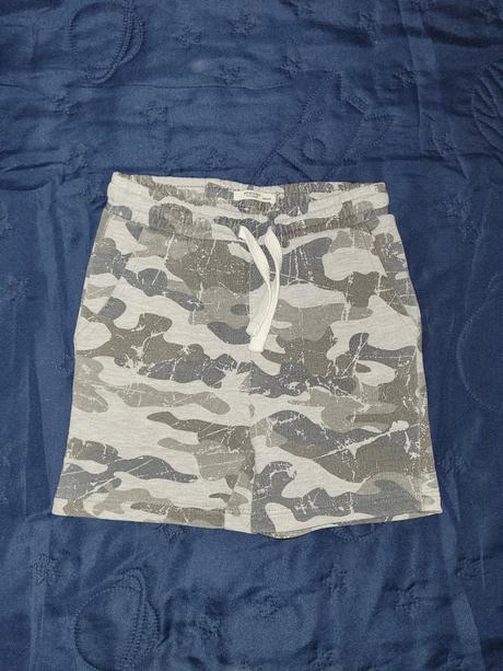 Kraťase, reserved,104