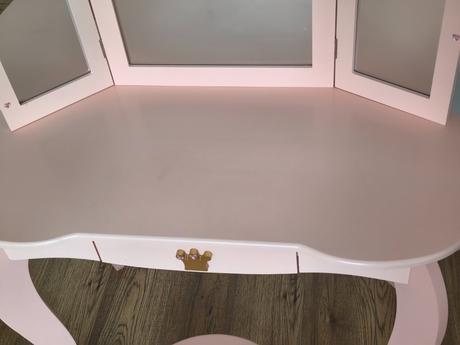 Kozmetický stolík pre dievčatko, 