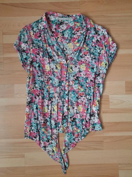 Kvetovaná blúzka, glo-story,m