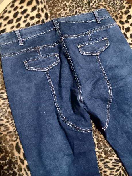 Rifle s gombíkmi, l