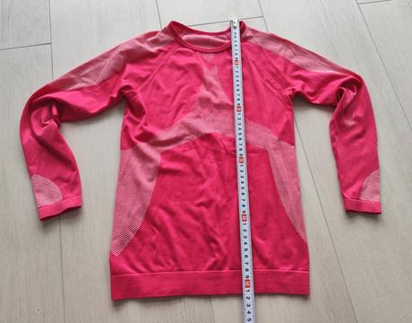 Predám dievčenské termo tričko, 134