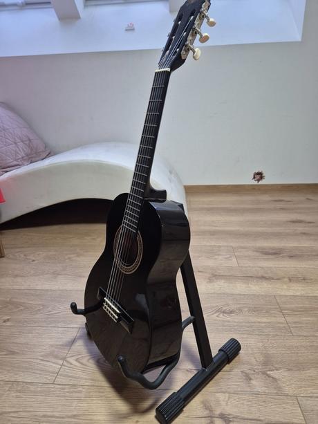 Gitara valencia,