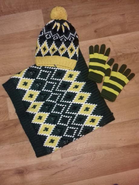 Čiapka, nákrčník, rukavice, 