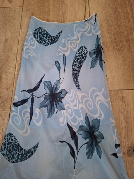 Kvetinova sukna s kratkou podsivkou, s