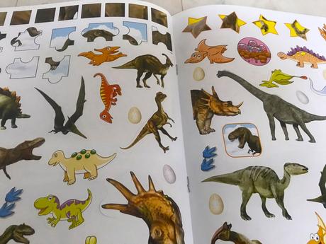 Dinosaury - aktivity s nálepkami,