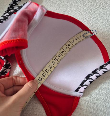 Zaujímavé dámske plavky, s