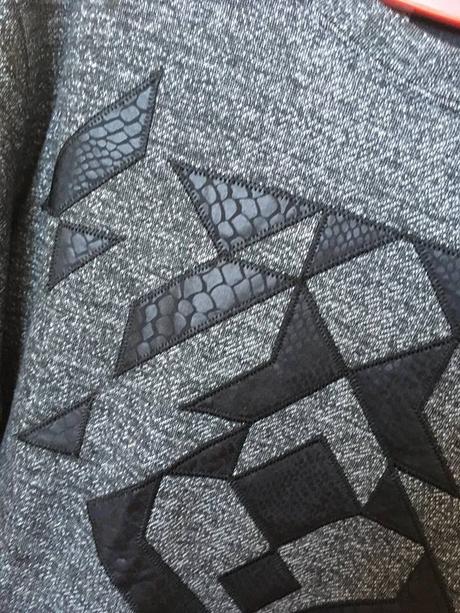 Mikina s ,,hadím" vzorom, gate,38