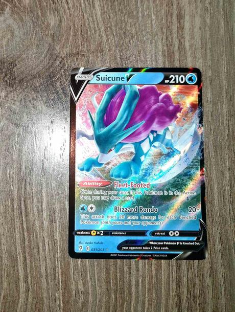 Pokemon leskla silna karta suicune v,