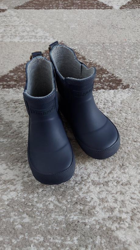 Gumáky birgaard, 22