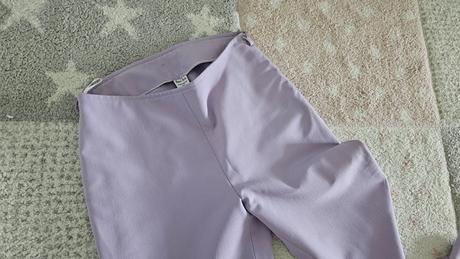 Fialové nohavice, s