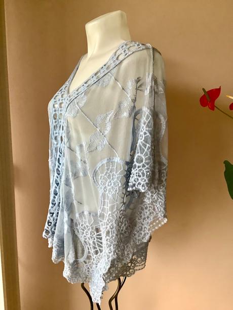 Krasny krajkovy top, 