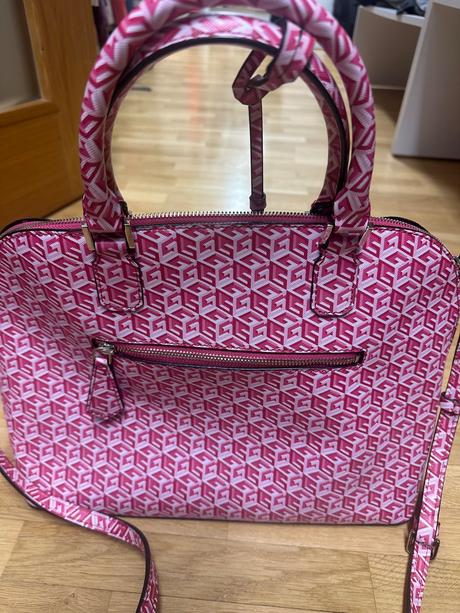 Kabelka guess, guess