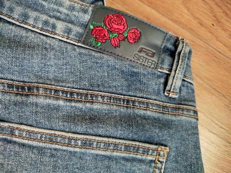 Rifle a tričko s vyšivanými kvetmi, l