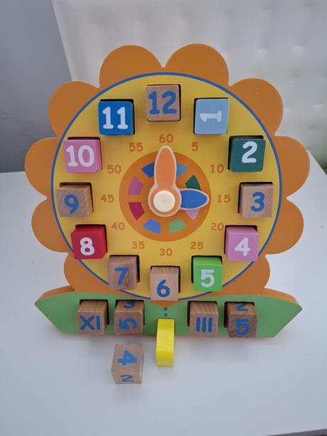 Drevene hodiny so stojanom, 