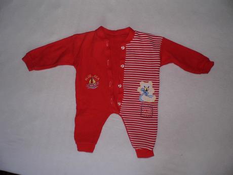 Červený overal resp.pyzamko, 62