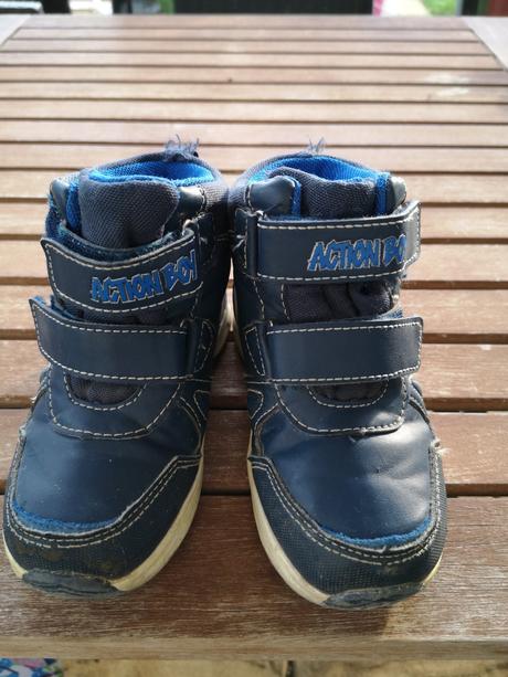 Svietiace topánky, 27