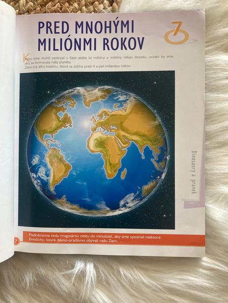 Ilustrovaná encyklopédia dinosaurov a praveku,