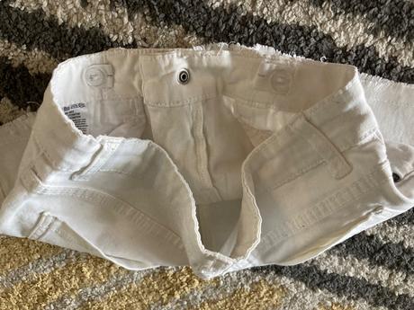 Biele kraťase yfk, 146