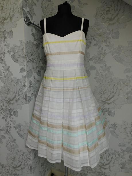 Luxusne velmi pekne šaty, 40