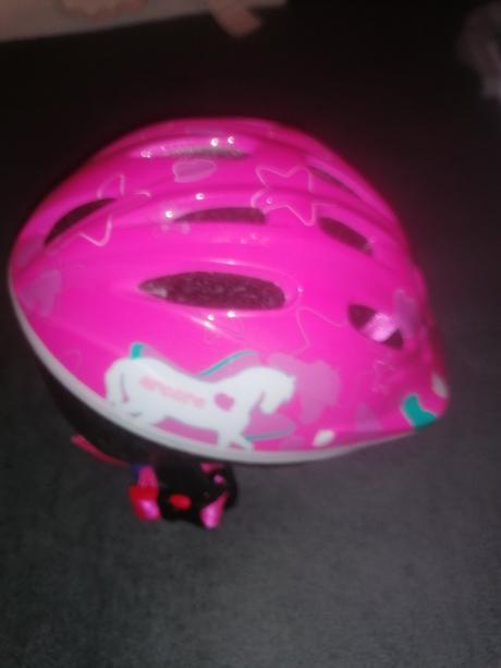 Cyklistická prilba, s