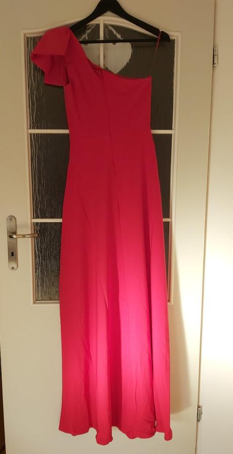 Červené šaty., 34