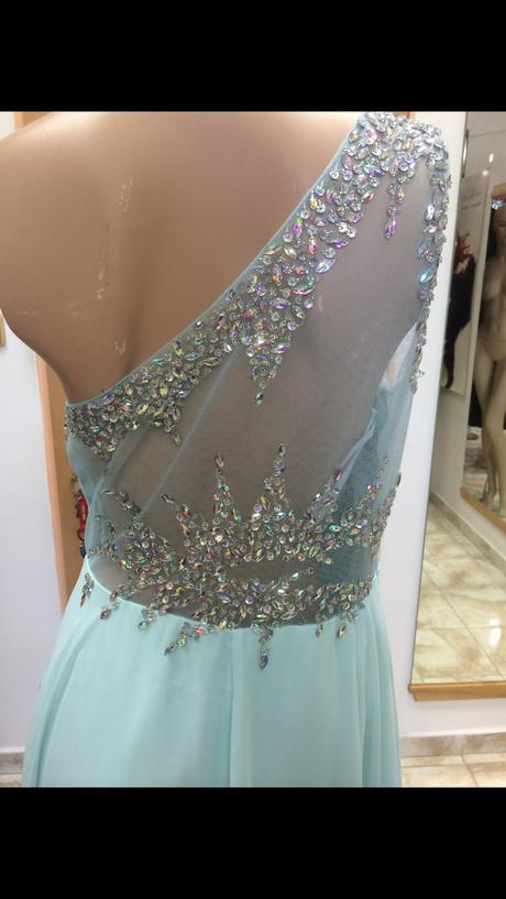 Spolocenske saty, 42