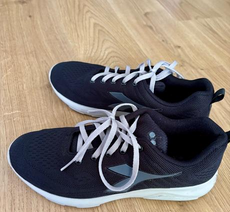 Ultralahke makke bezecke tenisky zn. diadora, 40