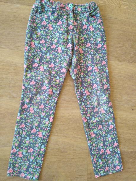 Kvietkovane nohavice, 140