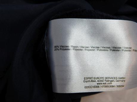 Velmi pekne bodkovane šaty, 34