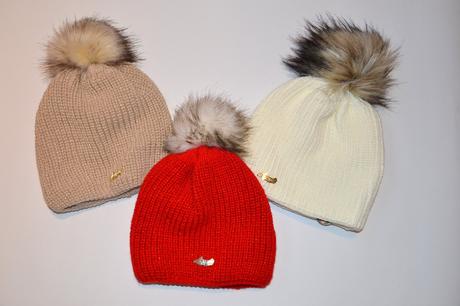 Čiapočka s pravým jemným brmbolcom,