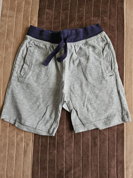 Šortky 110/116, lupilu,110