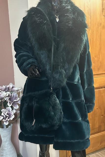 Tmavozelená kožušinová kabelka vak cango&rinaldi, 