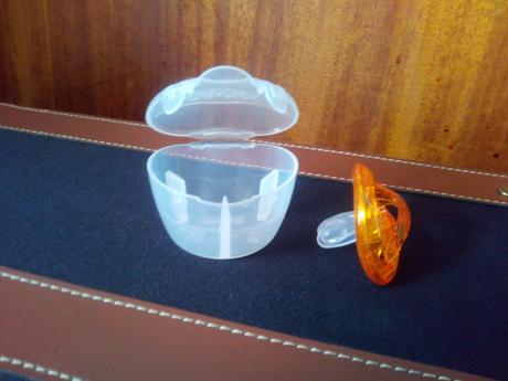 Značkový cumlík s púzdierkom, 