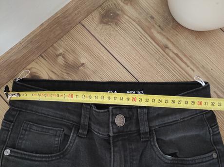 Šortky - ako nové, c&a,146