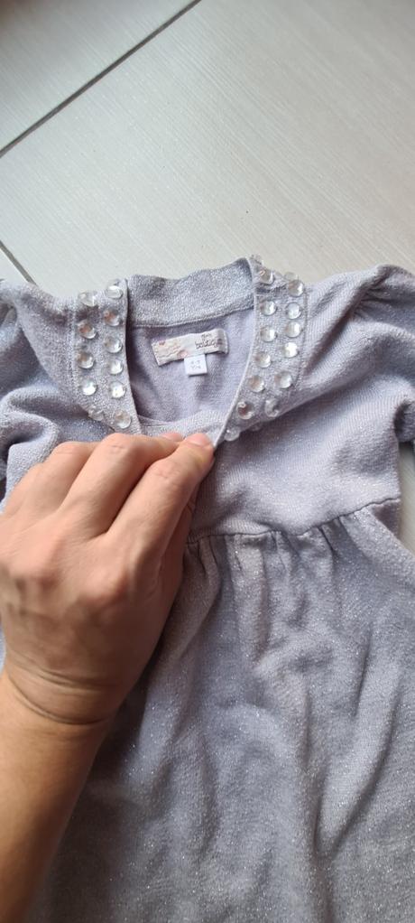 Strieborné šaty s kamienkami, 110