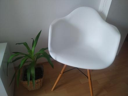 Dizajnová stolička biela (použitá), 