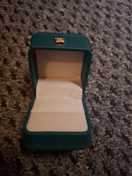 Elegantná krabička na prsteň, 