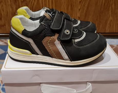 Kožené tenisky, 29