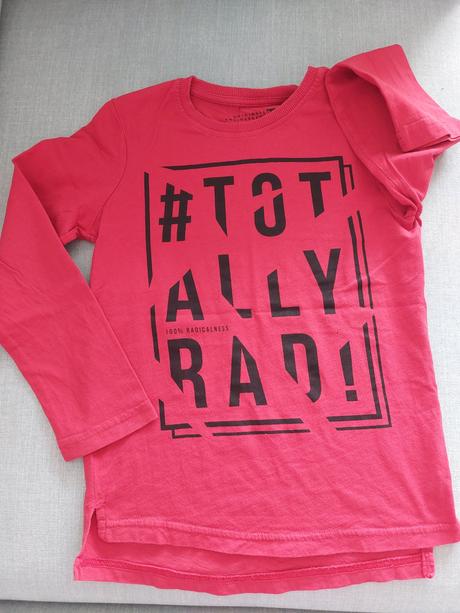 Cervene tricko s napisom, tu,128